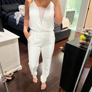 White BCBG jumper size 0 ( fits like a small/medium )